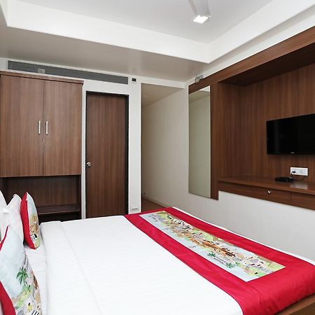 Oyo 10672 Hotel Riviera Nashik Esterno foto