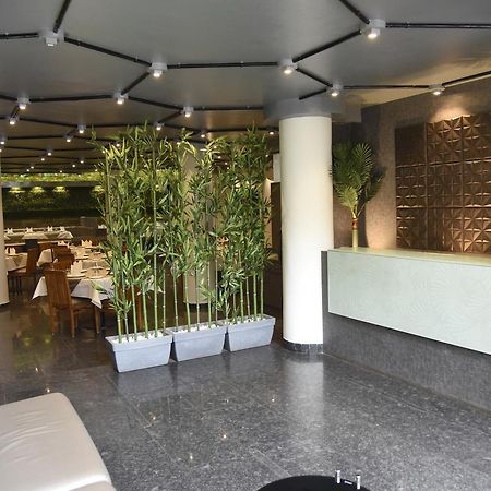Oyo 10672 Hotel Riviera Nashik Esterno foto