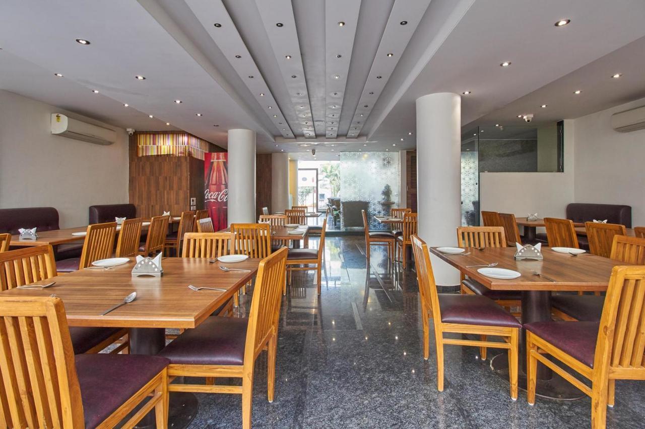 Oyo 10672 Hotel Riviera Nashik Esterno foto