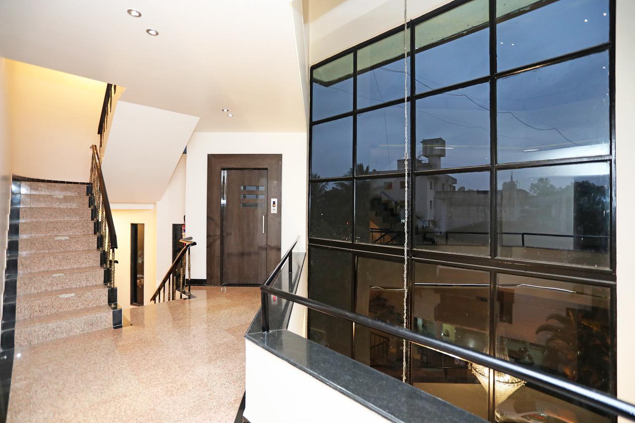 Oyo 10672 Hotel Riviera Nashik Esterno foto