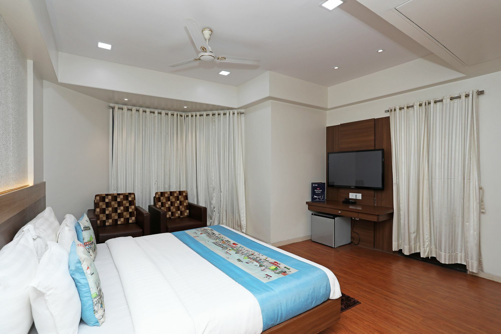 Oyo 10672 Hotel Riviera Nashik Esterno foto