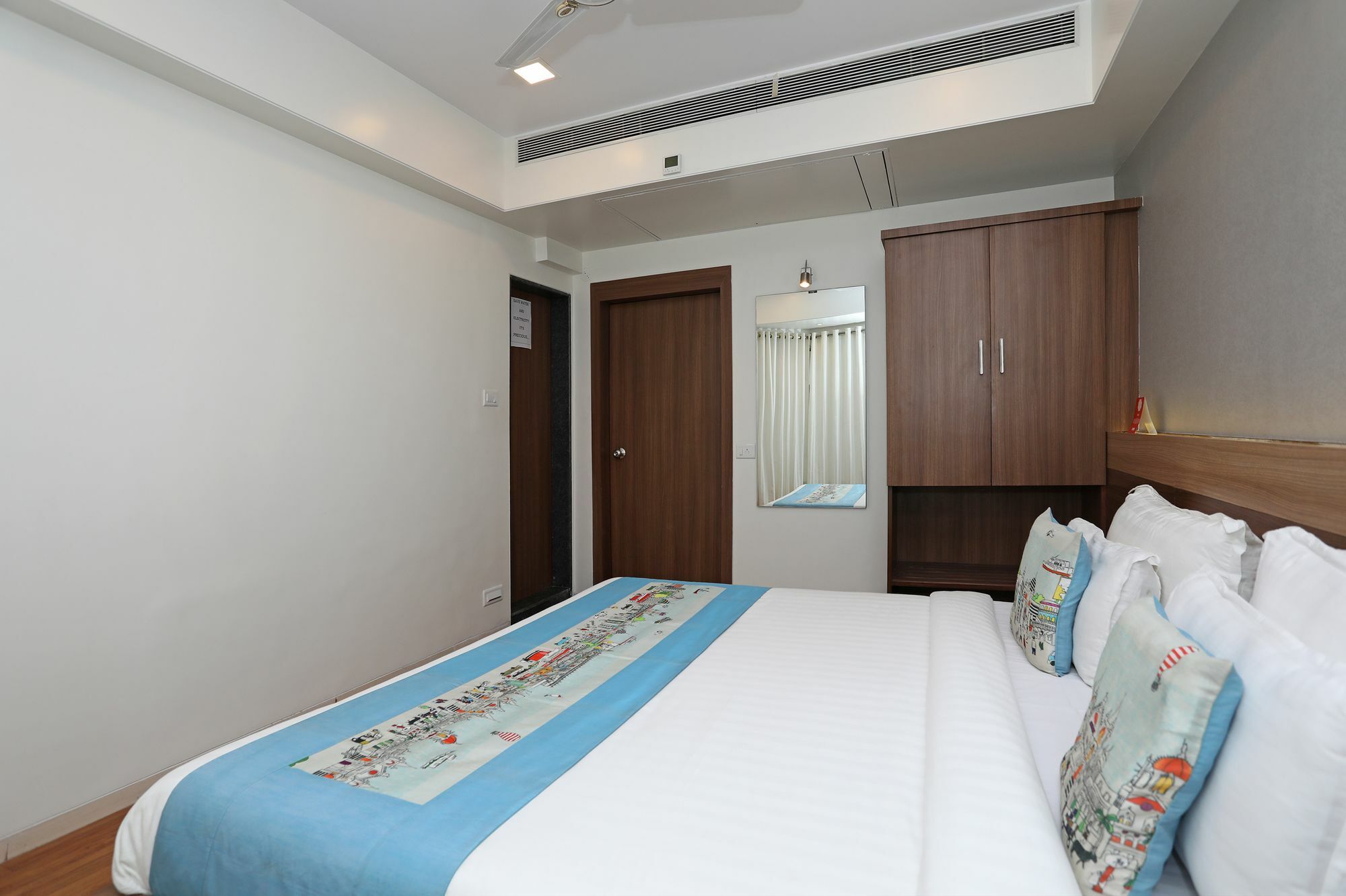 Oyo 10672 Hotel Riviera Nashik Esterno foto